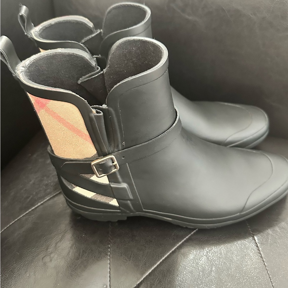 Burberry Rubber And Canvas Nova Check Riddlestone Wrap Rain Booties Size 39
